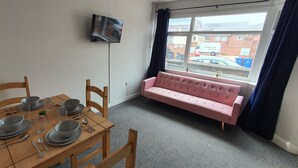 Shared Dormitory, 1 Bedroom, City View | Room amenity - Room in Guest Room - Spacious Single Room in Stoke (Stoke-on-Trent)