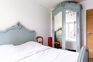 3 bedrooms, free WiFi - Holiday Home 'Ker Pathabac' with Private Terrace, Private Garden and Wi-Fi (Préfailles)