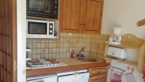 A compact kitchen with a microwave, stove, dishwasher, and a coffee maker. - Studio 'Pathabac' with Mountain View and Balcony (Auris)