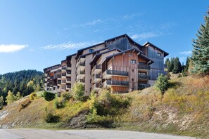 Exterior - Studio 'Pathabac' with Mountain View and Balcony (Auris)