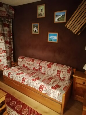 WiFi - Studio 'Pathabac' with Mountain View and Balcony (Auris)