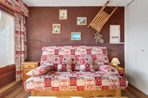 Room - Studio 'Pathabac' with Mountain View and Balcony (Auris)