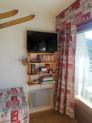 Interior - Studio 'Pathabac' with Mountain View and Balcony (Auris)