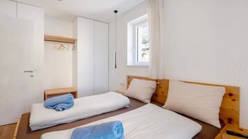 2 bedrooms, free WiFi, bed sheets, wheelchair access