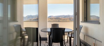 Apartment 'Mendelbahn' with Mountain View, Private Terrace and Wi-Fi