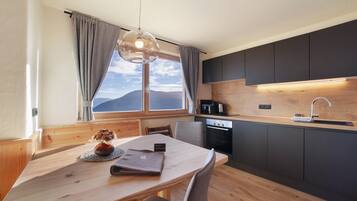 Réfrigérateur, four, plaque de cuisson, lave-vaisselle