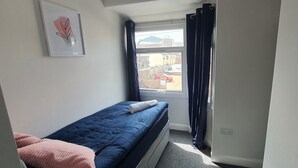Unclassified image, 4 of 14, button - Room in Guest Room - Bright Single Room in Stoke (Stoke-on-Trent)