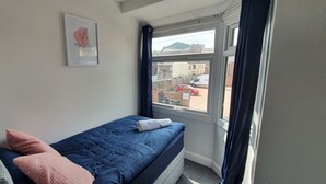 Unclassified image, 3 of 14, button - Room in Guest Room - Bright Single Room in Stoke (Stoke-on-Trent)