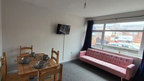 Unclassified image, 2 of 14, button - Room in Guest Room - Bright Single Room in Stoke (Stoke-on-Trent)