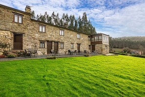 Exterior - Country House 'Morouzos' with Shared Terrace, Shared Garden and Wi-Fi (Ortigueira)