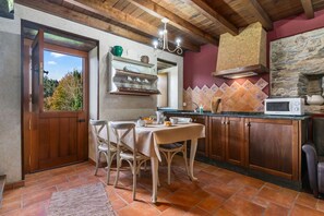 Dining - Country House 'Morouzos' with Shared Terrace, Shared Garden and Wi-Fi (Ortigueira)