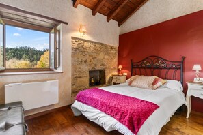 2 bedrooms, free WiFi, bed sheets - Country House 'Morouzos' with Shared Terrace, Shared Garden and Wi-Fi (Ortigueira)