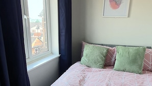 Unclassified image, 2 of 25, button - Room in Guest Room - Big Double Room in Stoke City (Stoke-on-Trent)
