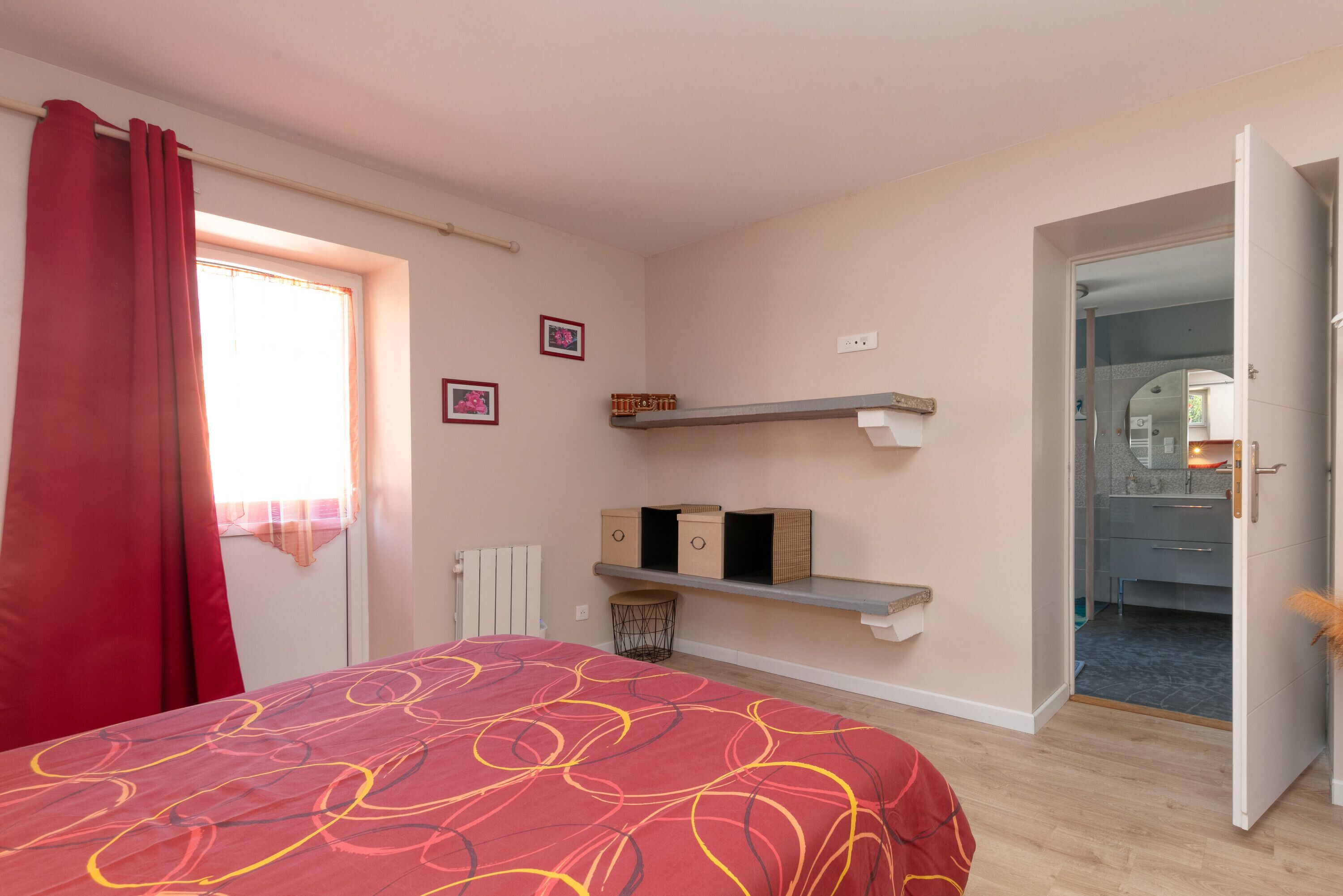 2 makuuhuonetta, silitysrauta/-lauta, ilmainen Wi-Fi, vuodevaatteet