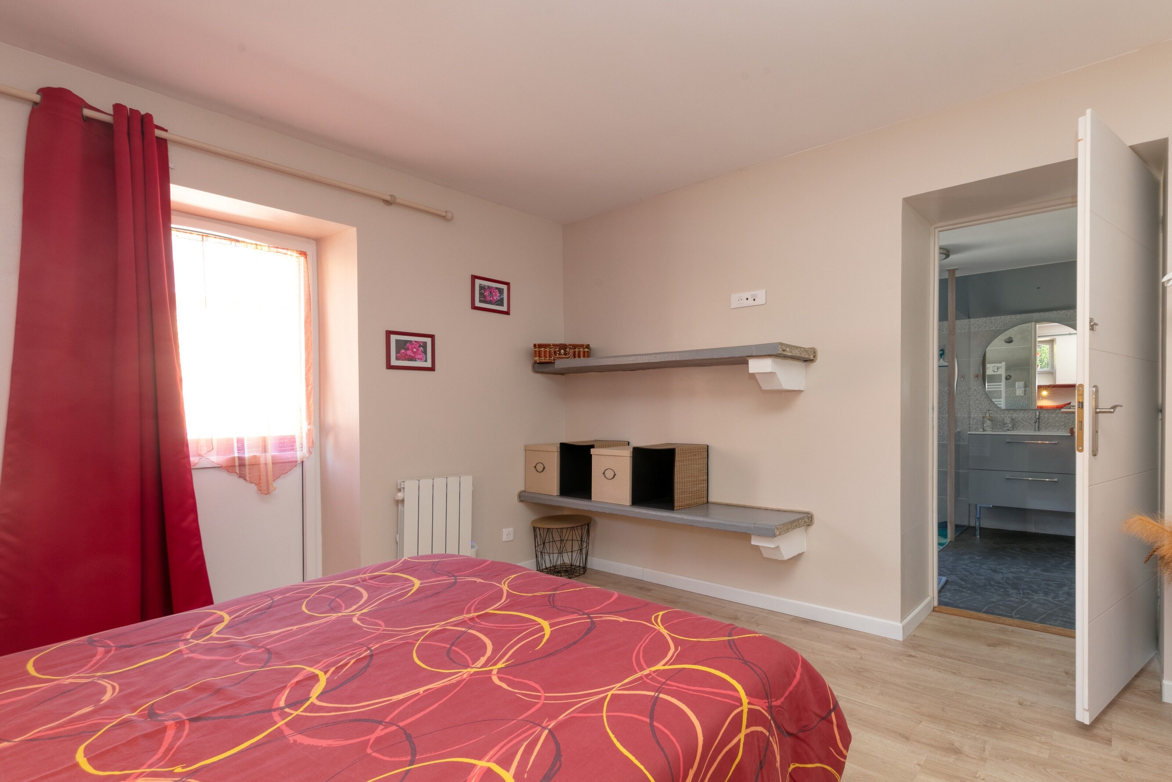 2 quartos, ferros/tábuas de passar roupa, Wi-Fi de cortesia