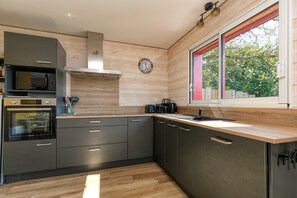 Refrigerador, microondas, horno, placa de cocina