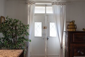 Interior - La Maison Du Soleil - L'aulhère, Jacuzzi, Terrasse & Air Conditioning, 6 Guests (Ledeuix)