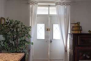 Interior - La Maison Du Soleil - L'aulhère, Jacuzzi, Terrasse & Air Conditioning, 6 Guests (Ledeuix)