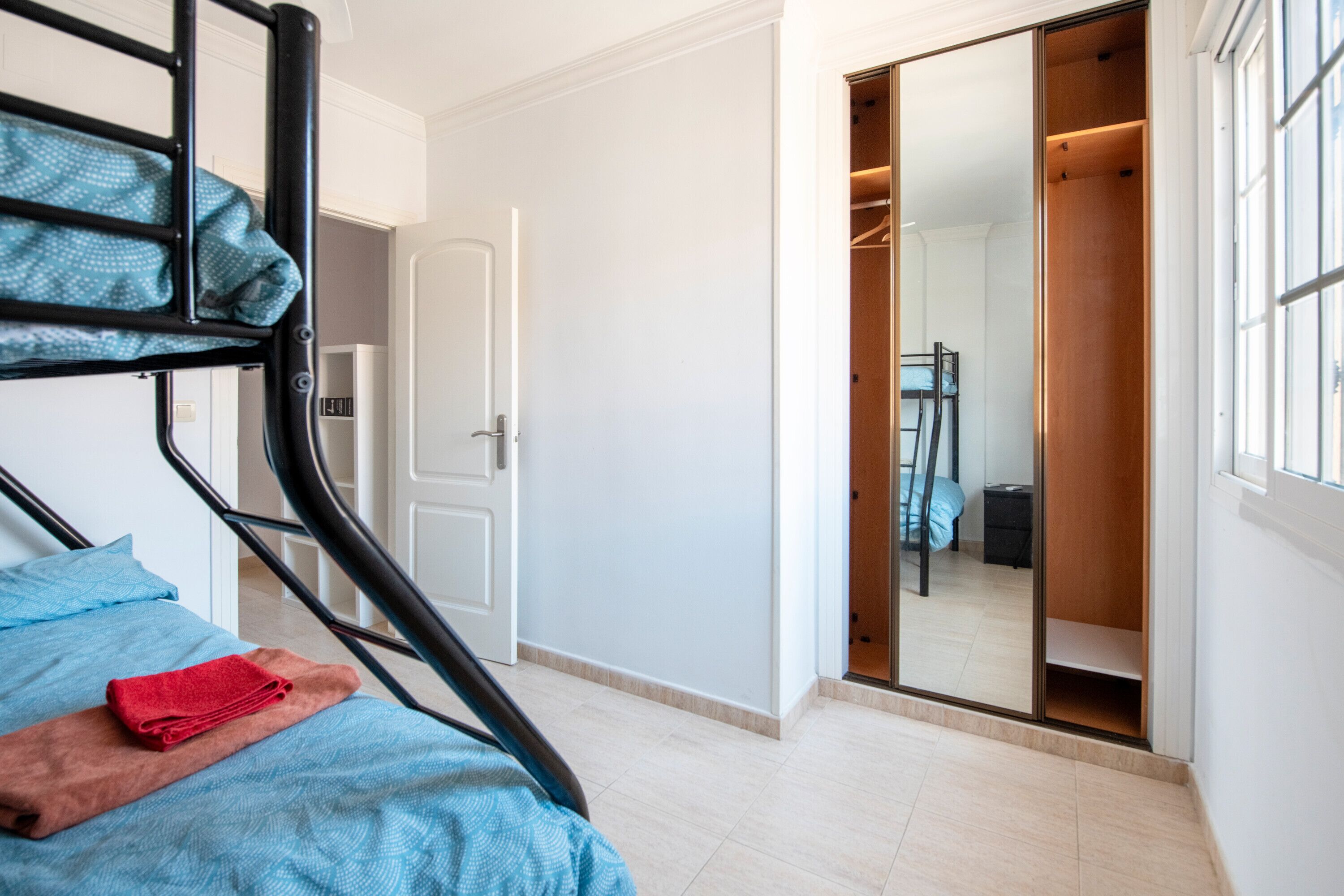 2 chambres, fer et planche à repasser, draps fournis