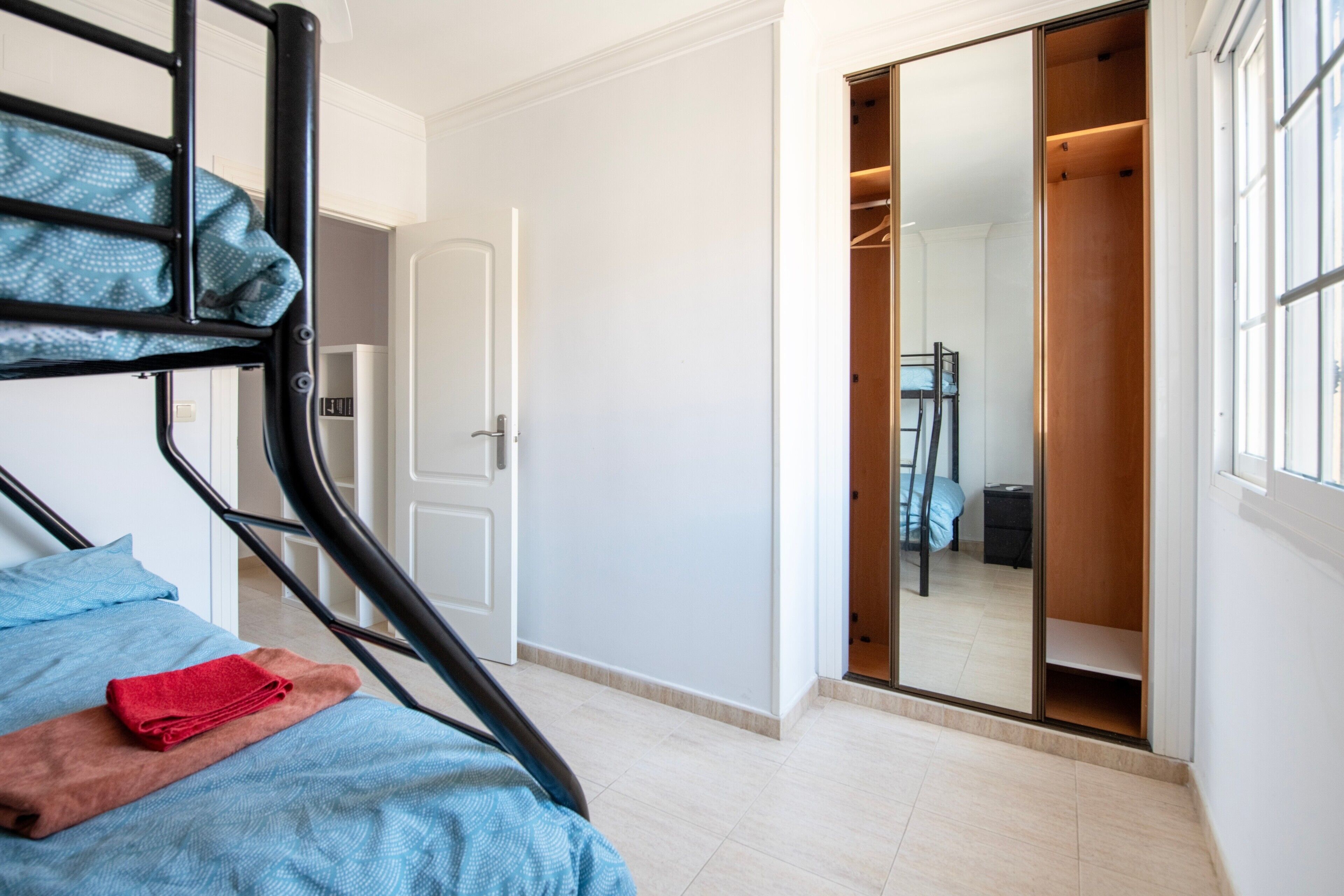 2 Schlafzimmer, Bügeleisen/Bügelbrett, Bettwäsche