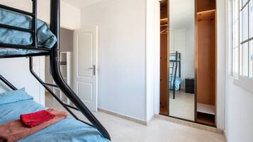 2 Schlafzimmer, Bügeleisen/Bügelbrett, Bettwäsche