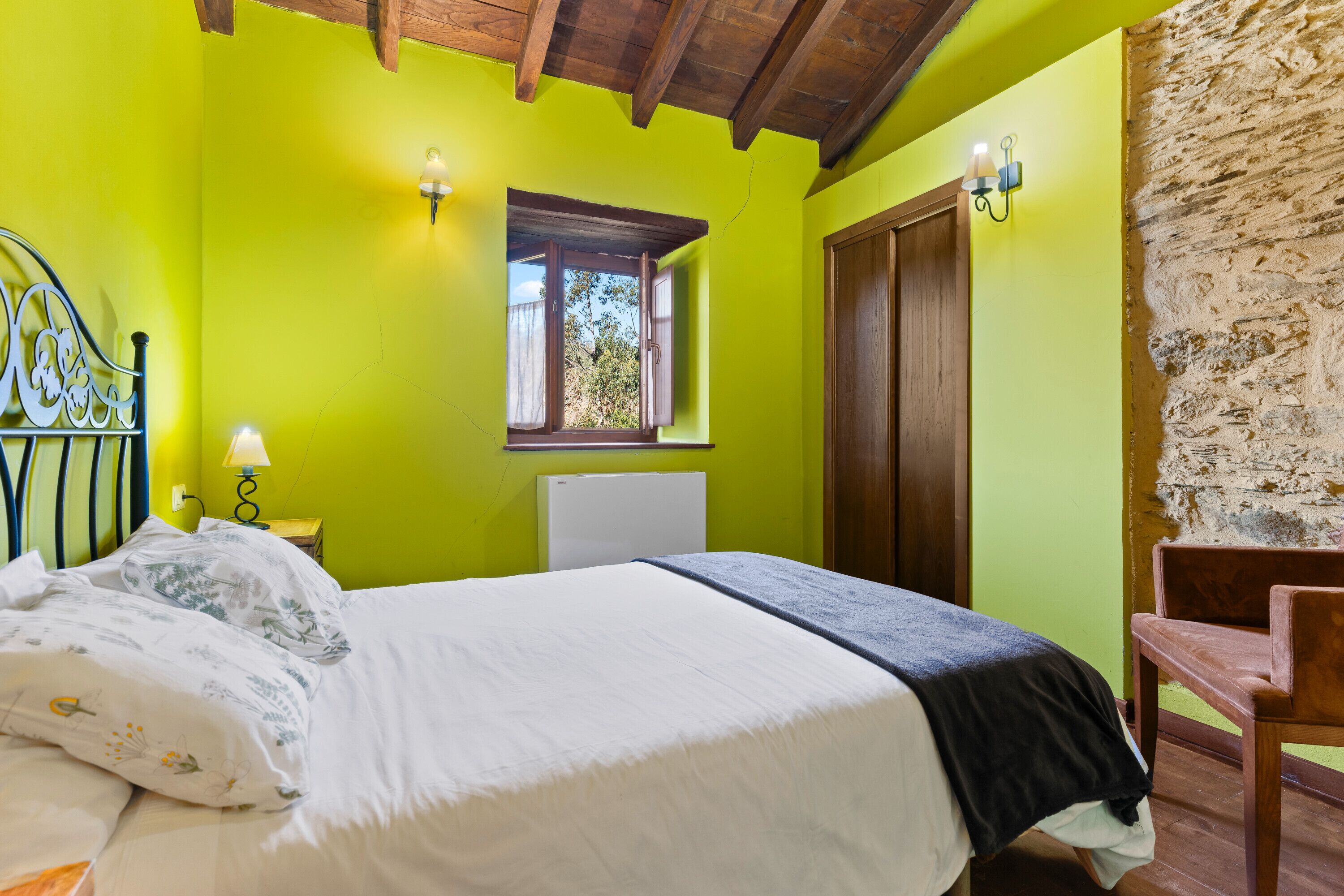 1 quarto, Wi-Fi de cortesia, roupa de cama