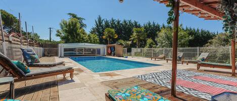 Een verwarmd zwembad