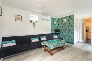 電視、DVD 播放機、乒乓球設施