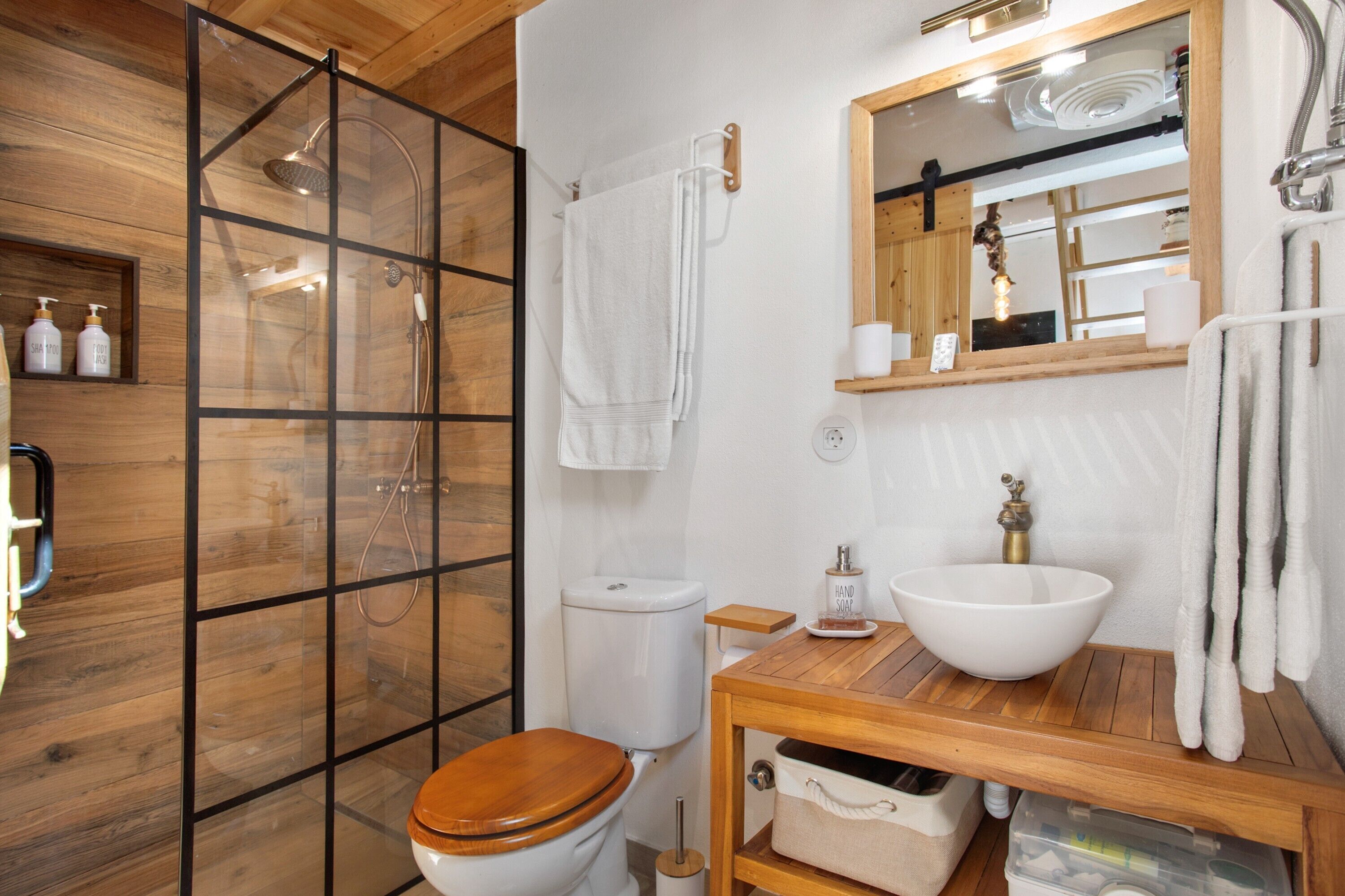 Shower, towels