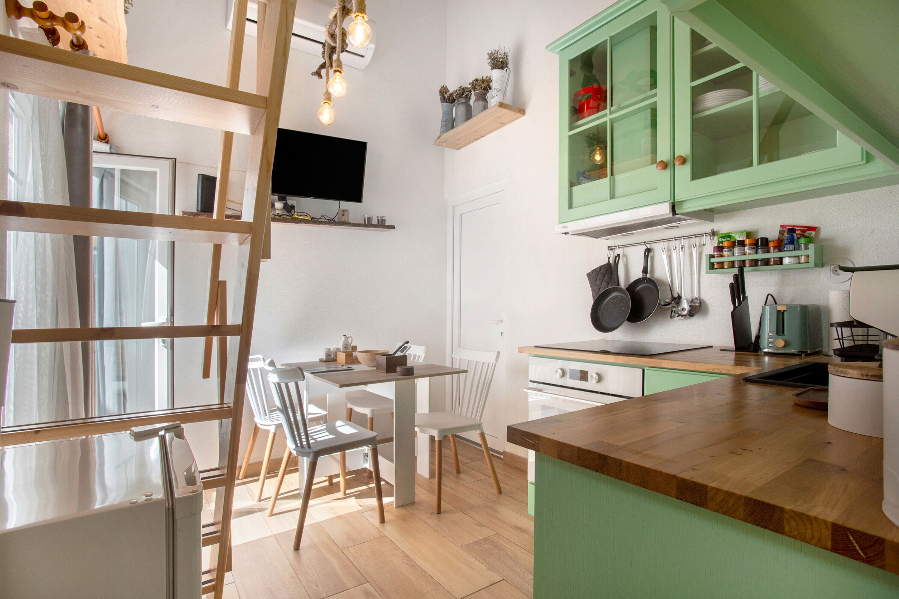 雪櫃、微波爐、焗爐、爐具