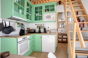 Refrigerador, microondas, horno, placa de cocina