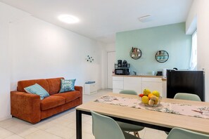 Dining - Studio Apartment 'Esther House' with Mountain View, Private Garden and Wi-Fi (Terlano)