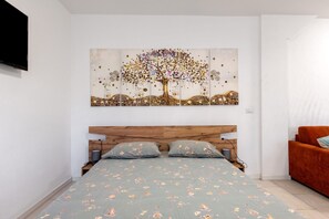 1 bedroom, free WiFi, bed sheets - Studio Apartment 'Esther House' with Mountain View, Private Garden and Wi-Fi (Terlano)