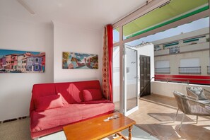 TV - Vacation Apartment 'Los Angeles 1' with Sea View, Shared Terrace and Wi-Fi (Playa de Mogán)