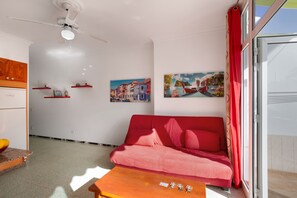 TV - Vacation Apartment 'Los Angeles 1' with Sea View, Shared Terrace and Wi-Fi (Playa de Mogán)