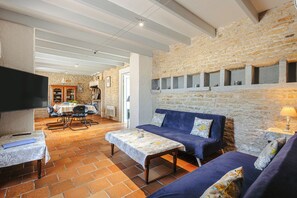 TV, DVD-spiller og bordtennis