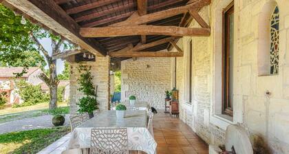 Holiday Home 'L'Océan' with Shared Pool, Lake View, and Wi-Fi