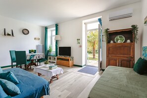 1 bedroom, iron/ironing board, free WiFi