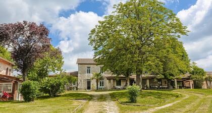 Holiday Home 'Des Tropiques' with Shared Pool, Private Terrace & Wi-Fi