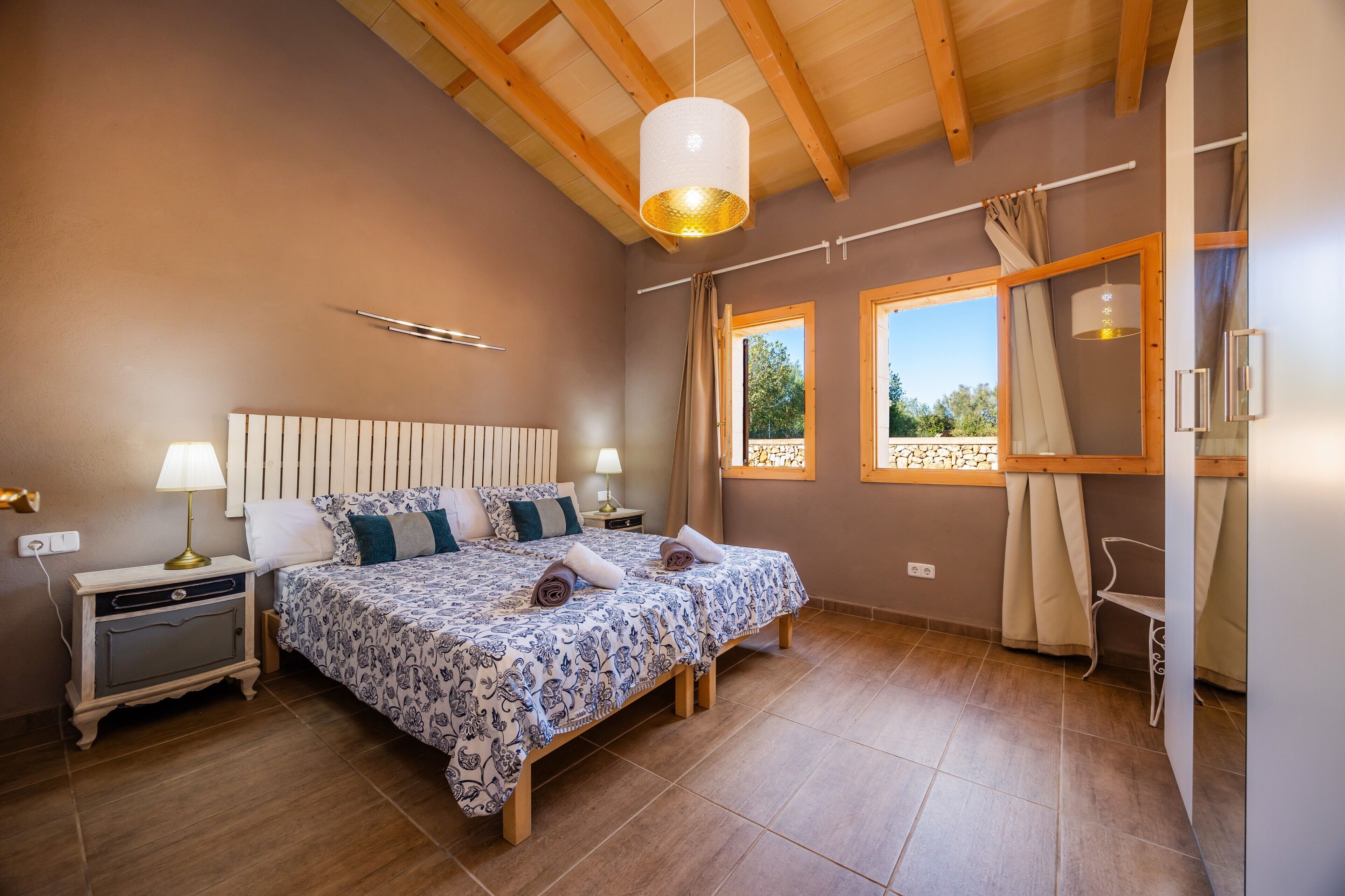 2 habitaciones, tabla de planchar con plancha y wifi gratis 