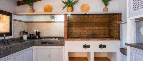 ثلاجة، ميكروويف، فرن، موقد طهي مسطح