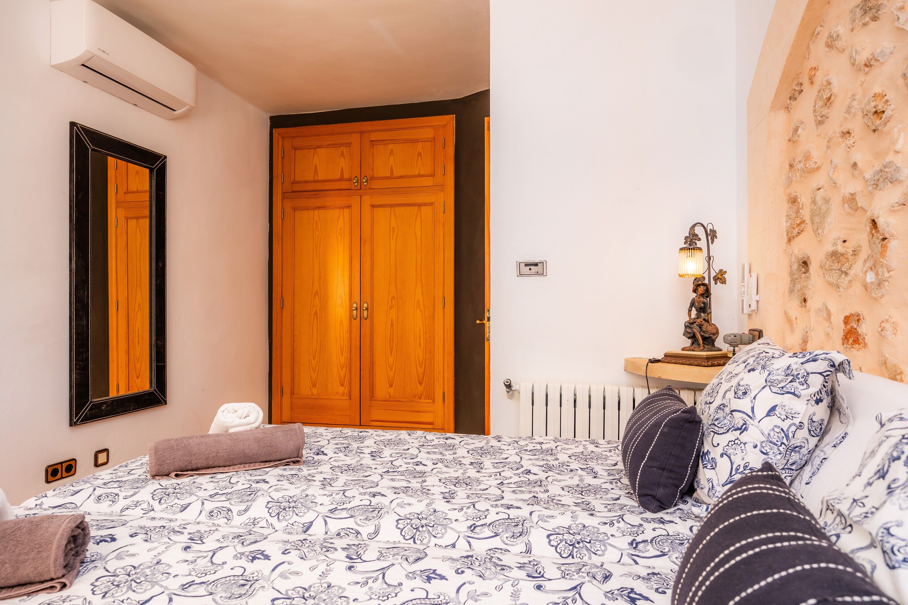 5 chambres, fer et planche à repasser, Wi-Fi gratuit, draps fournis