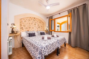 5 dormitorios, tabla de planchar con plancha, wifi gratis y ropa de cama