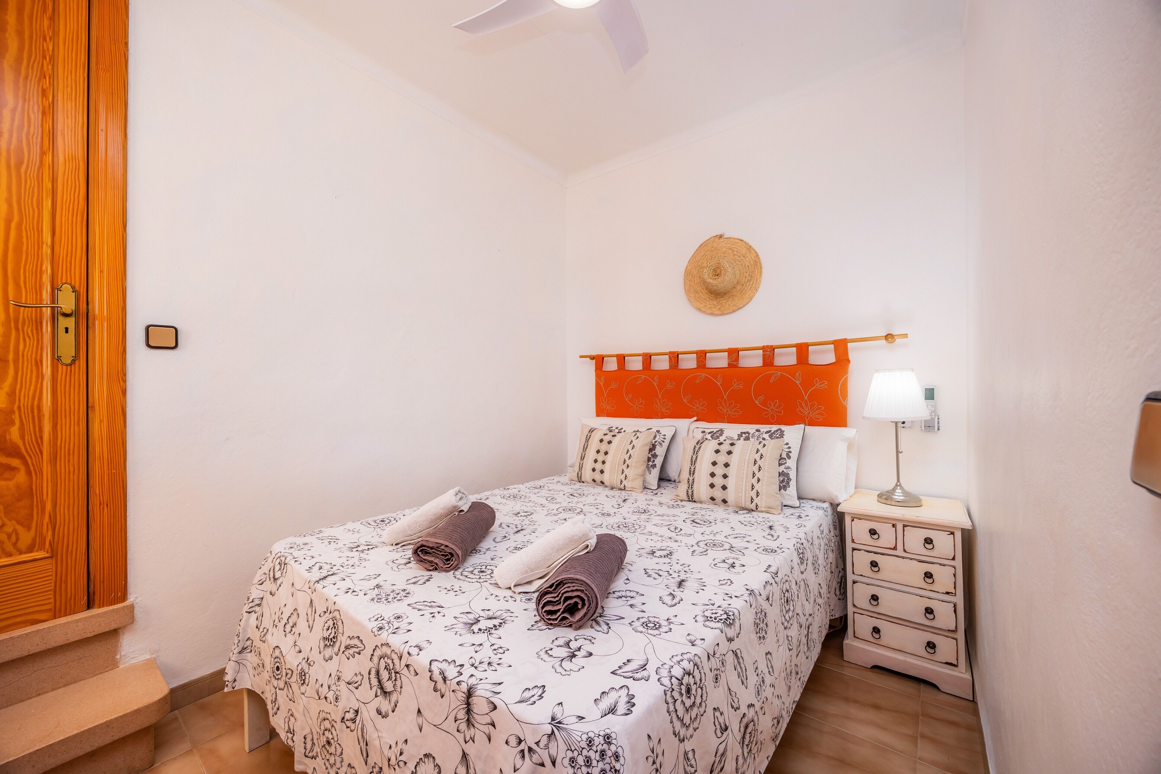 5 slaapkamers, een strijkplank/strijkijzer, gratis wifi, beddengoed