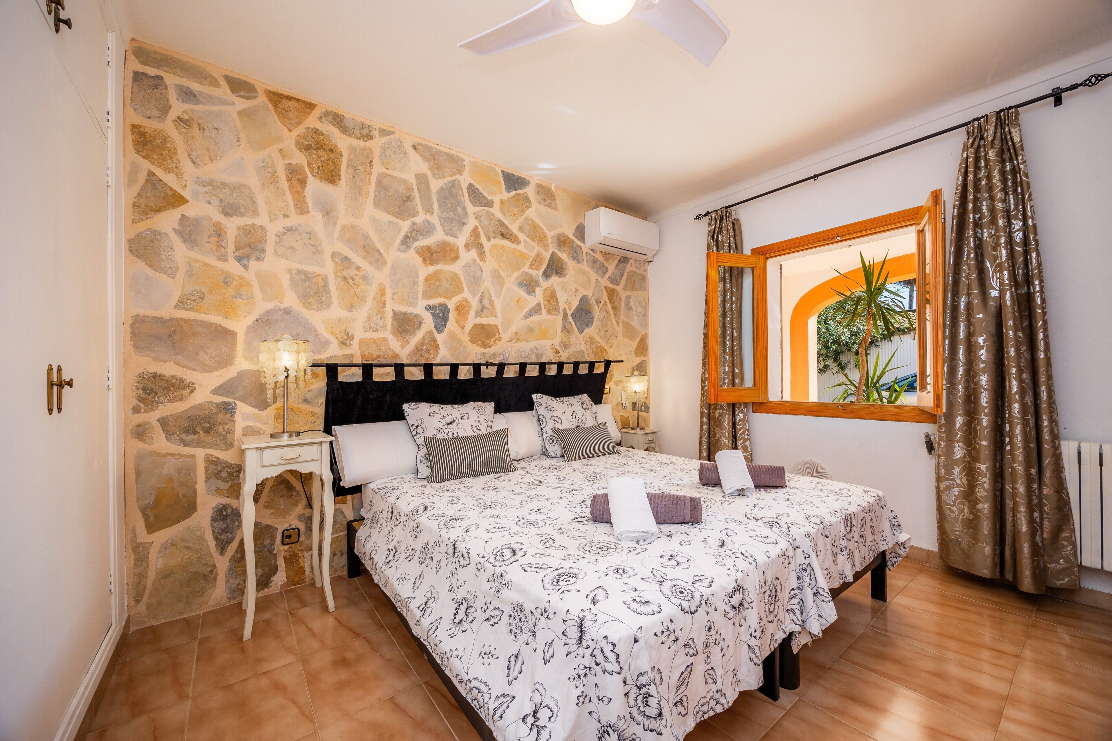 5 makuuhuonetta, silitysrauta/-lauta, ilmainen Wi-Fi, vuodevaatteet