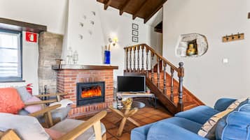 Televisión y chimenea