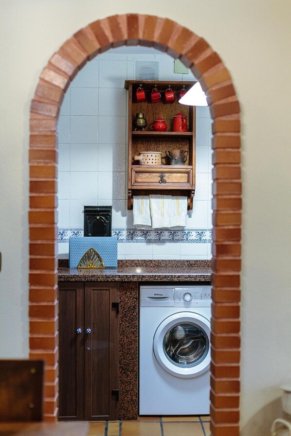 المنشأة من الداخل