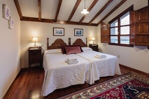 4 slaapkamers, een strijkplank/strijkijzer, gratis wifi, beddengoed