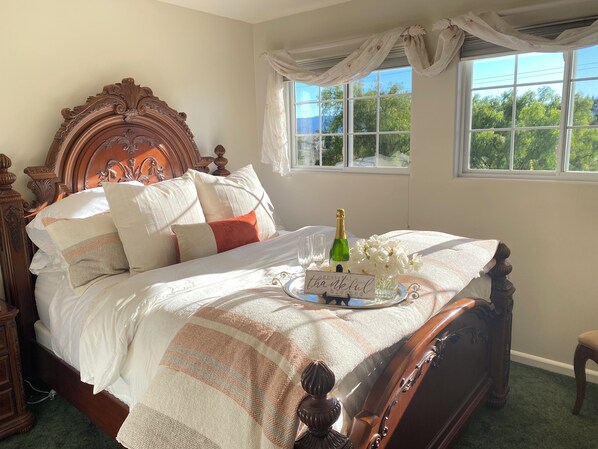 2 bedrooms, desk, iron/ironing board, WiFi