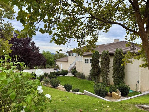 Idyllic Vineyard Loft Apartment